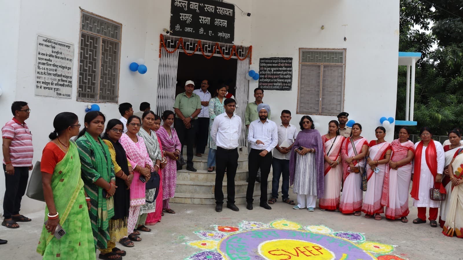 आत्मनिर्भर एवं सशक्त बनाने के लिये मुख्यमंत्री महिला रोजगार योजना रथ