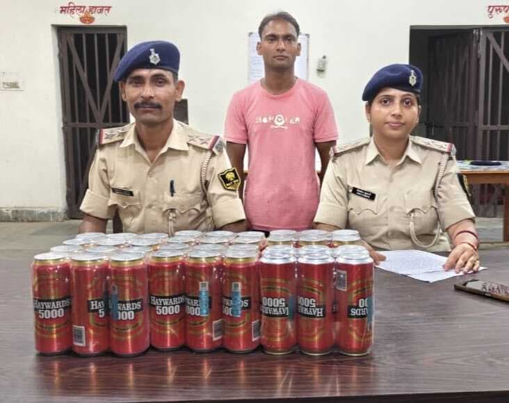 18 लीटर शराब के साथ तस्कर गिरफ्तार