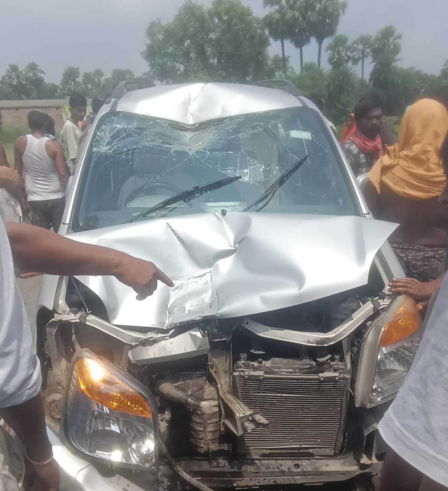 hajipur news. कार की ठोकर से बाइक सवार घायल