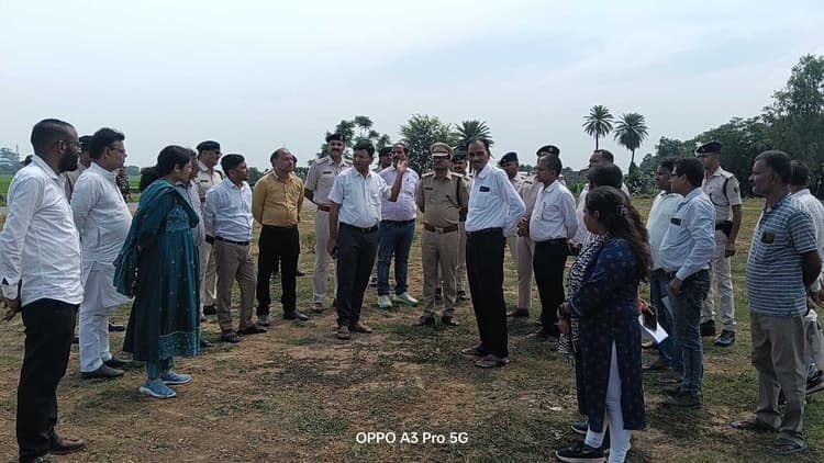 डीएम व एसपी ने डुमरामा मैदान व हेलीपैड स्थल का किया निरीक्षण