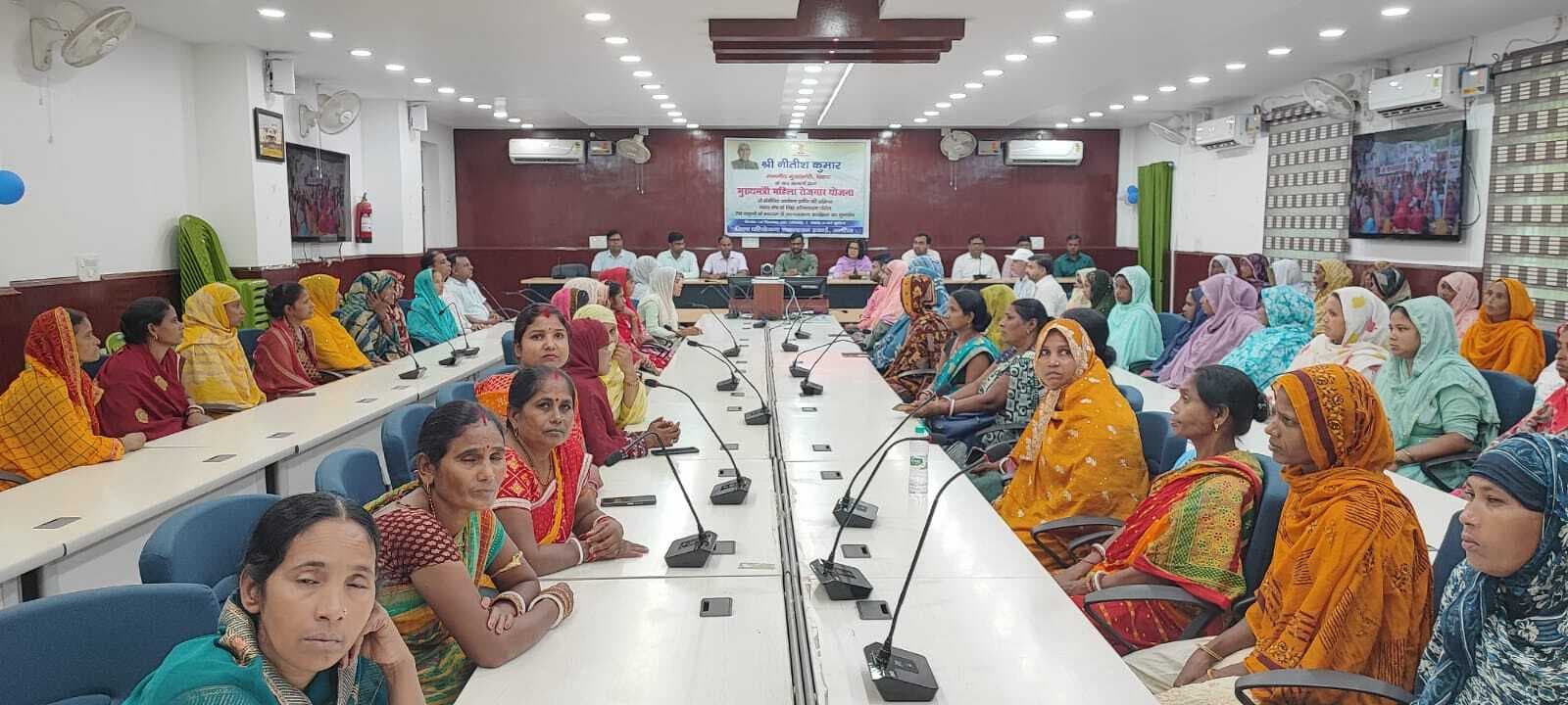 महिलाओं को रोजगार के लिए मिलेंगे 10 हजार रुपये