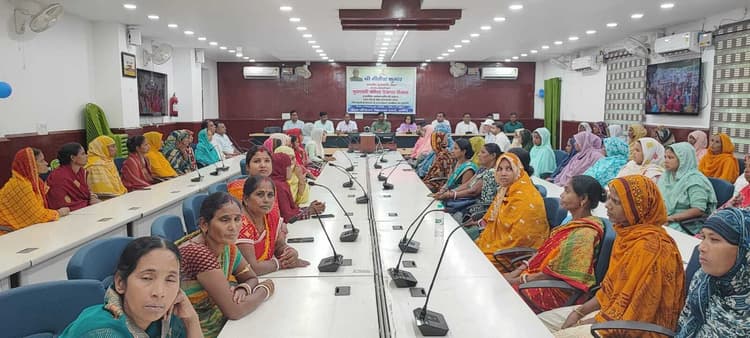 महिलाओं को रोजगार के लिए मिलेंगे 10 हजार रुपये