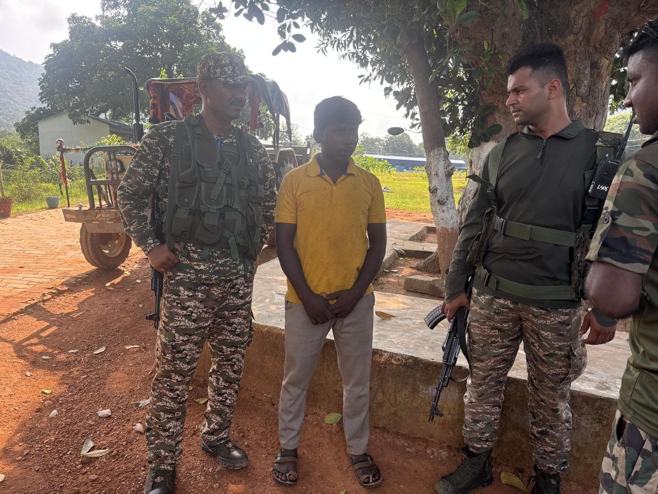 बरहट के जंगलों में सीआरपीएफ का सर्च ऑपरेशन, दो नक्सली गिरफ्तार