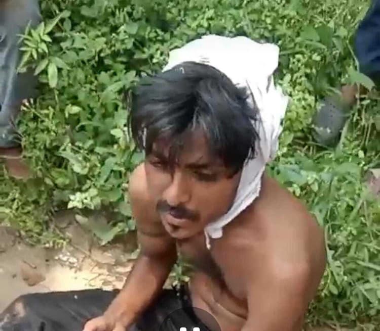 ग्रामीणों ने बकरी चोरों को पकड़कर पुलिस को सौंपा, कार जब्त