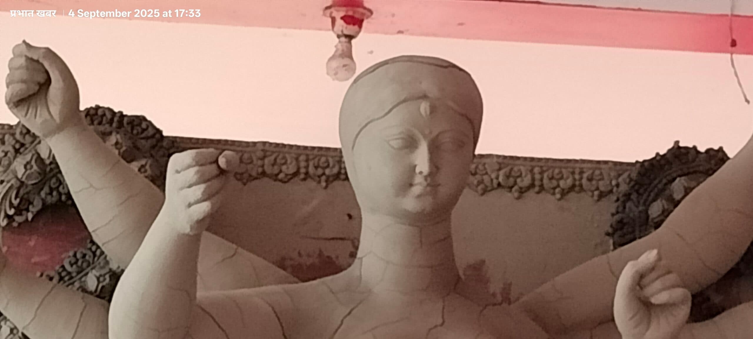 Giridih News: क्षेत्र के दुर्गा मंदिरों में बनने लगी मां की प्रतिमा