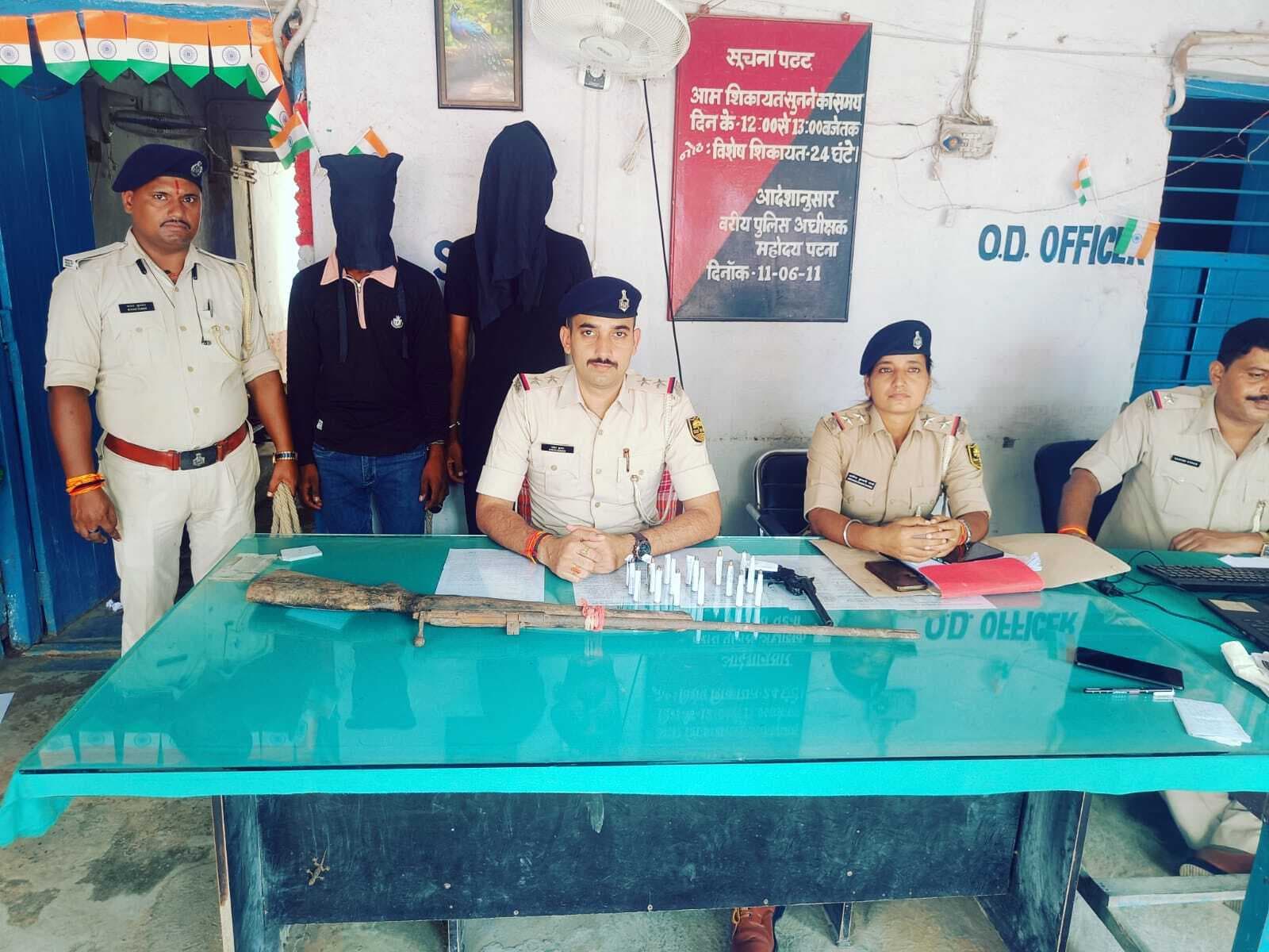 इंस्टाग्राम पर हथियार लहराने वाले दो गिरफ्तार, भेजा जेल