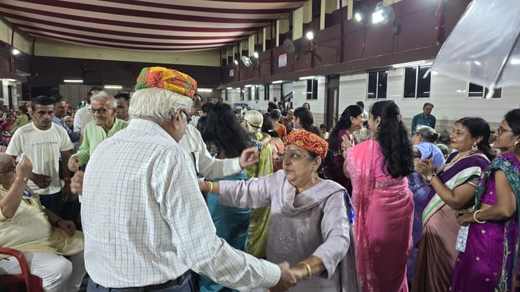 Dhanbad News : गुजराती समाज के 90 वरिष्ठ सदस्यों को किया गया सम्मानित