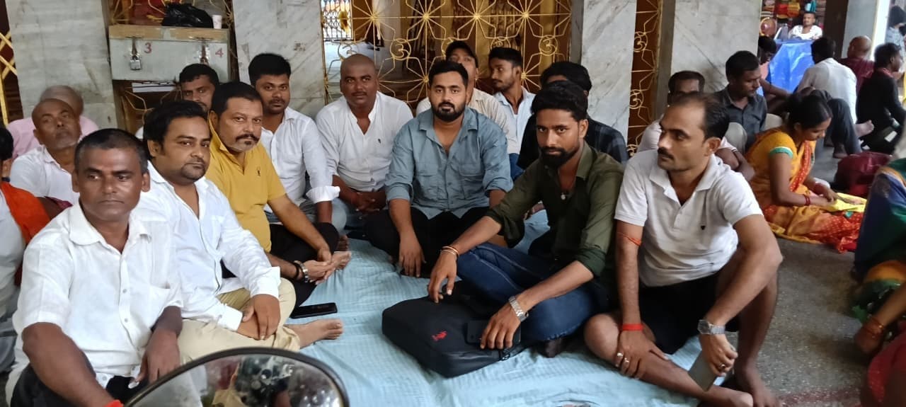 ओवरब्रिज निर्माण का विरोध करने वाले व्यवसायियों का बहिष्कार करने की अपील