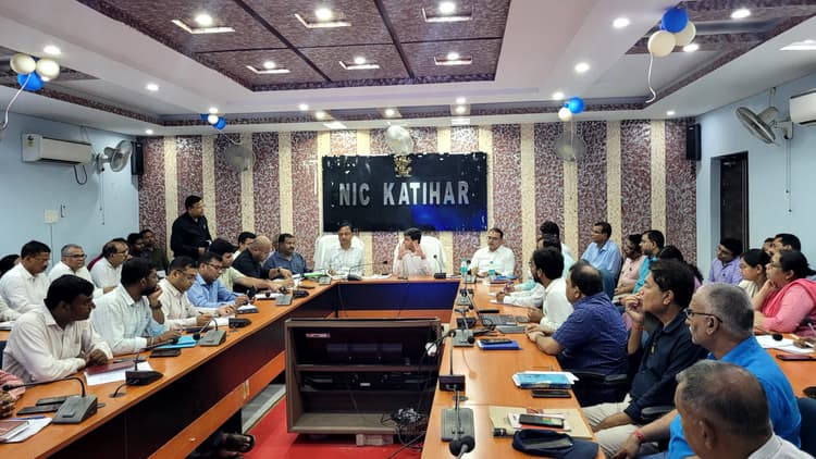 केंद्रीय वित्त मंत्री के आगमन को ले विधि व्यवस्था बनाये रखेंगे अधिकारी: डीएम