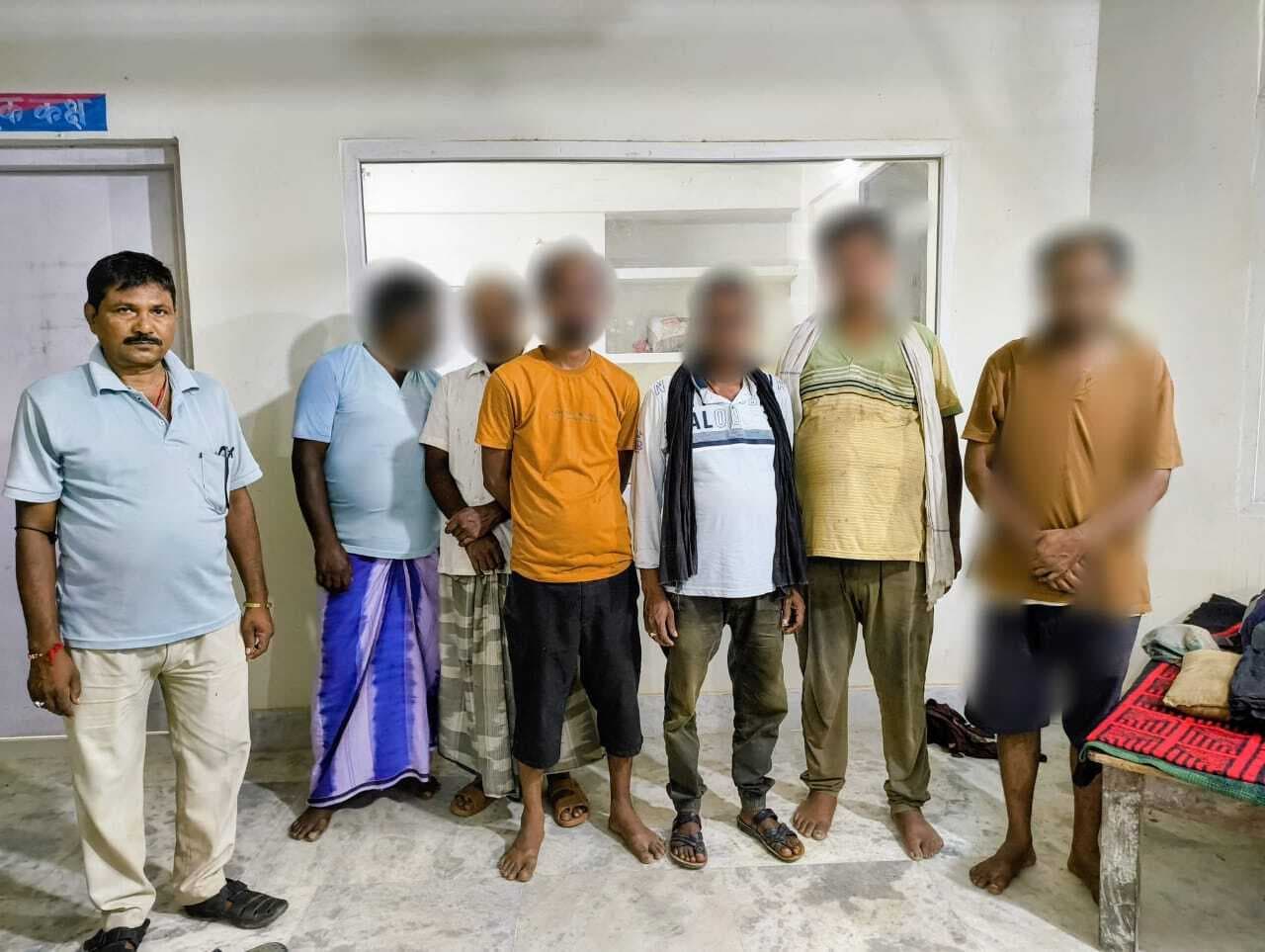 सालमारी पुलिस ने छह शराबियों को किया गिरफ्तार