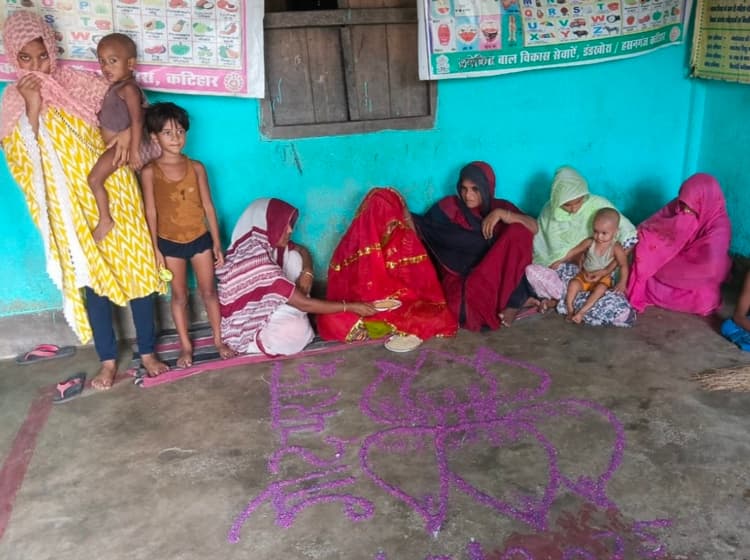 आंगनबाड़ी केंद्रों पर गोद भराई रस्म का हुआ आयोजन