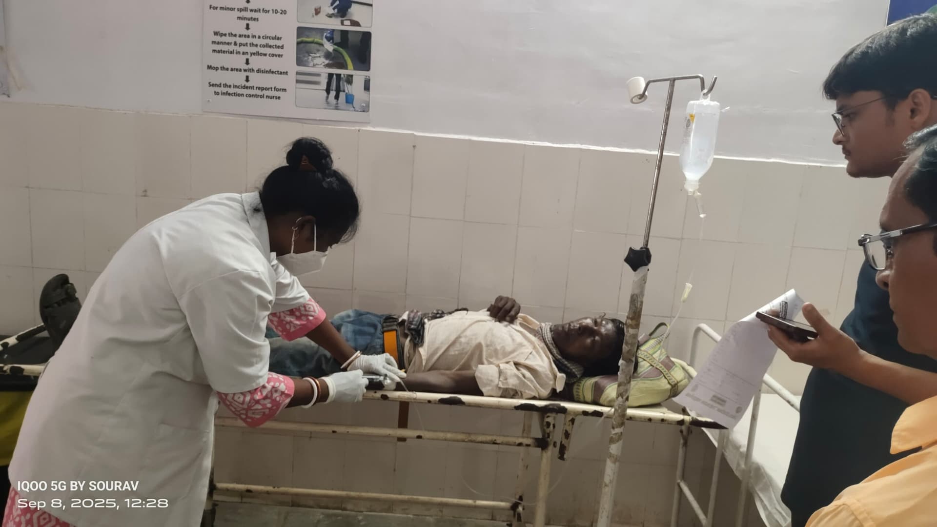 बस के पिछले टायर से यात्री का पैर कुचला