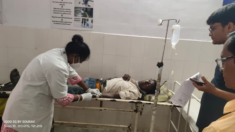 बस के पिछले टायर से यात्री का पैर कुचला