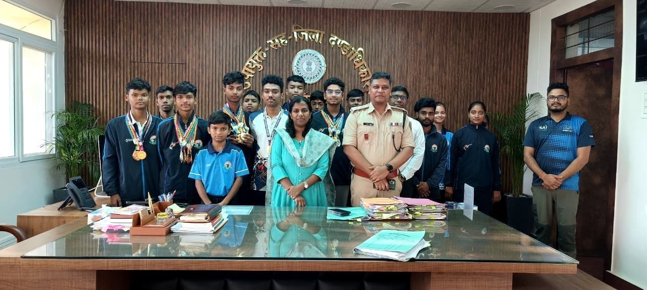 खूंटी के निशानेबाजों ने हासिल किये 23 पदक, डीसी-एसपी ने दी बधाई