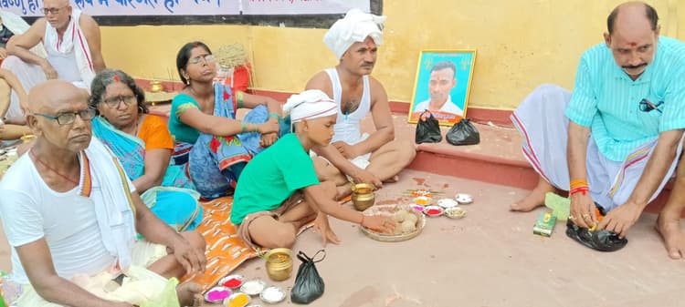 पांच वर्षीय ऋषभ ने पिता की आत्मा की शांति के लिए किया पिंडदान