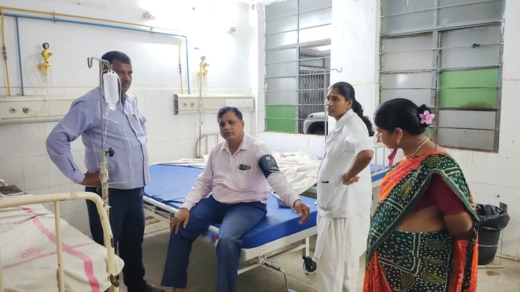 बाइक सवार ने शिक्षक को मारी टक्कर, घायल