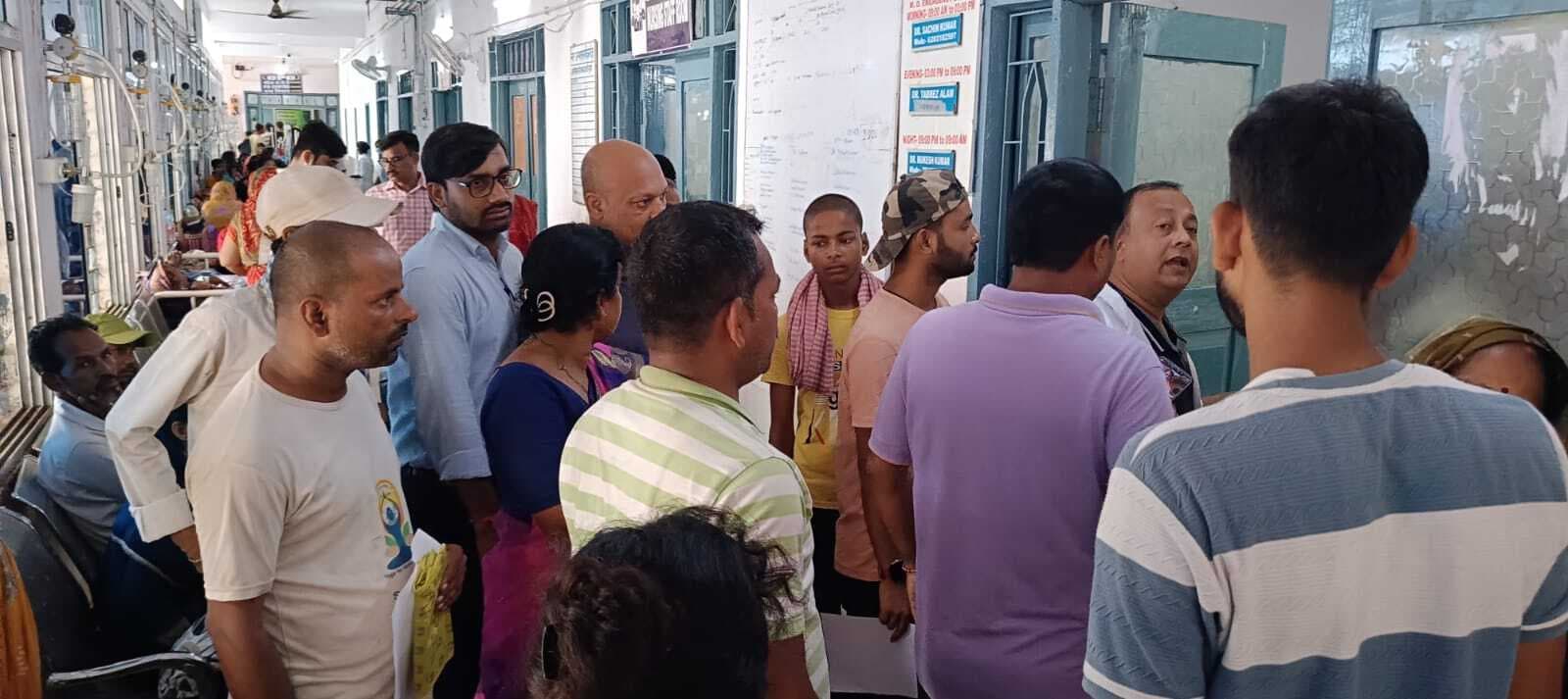 सदर अस्पताल में डॉक्टर पर बदसलूकी का आरोप, मरीजों ने किया हंगामा