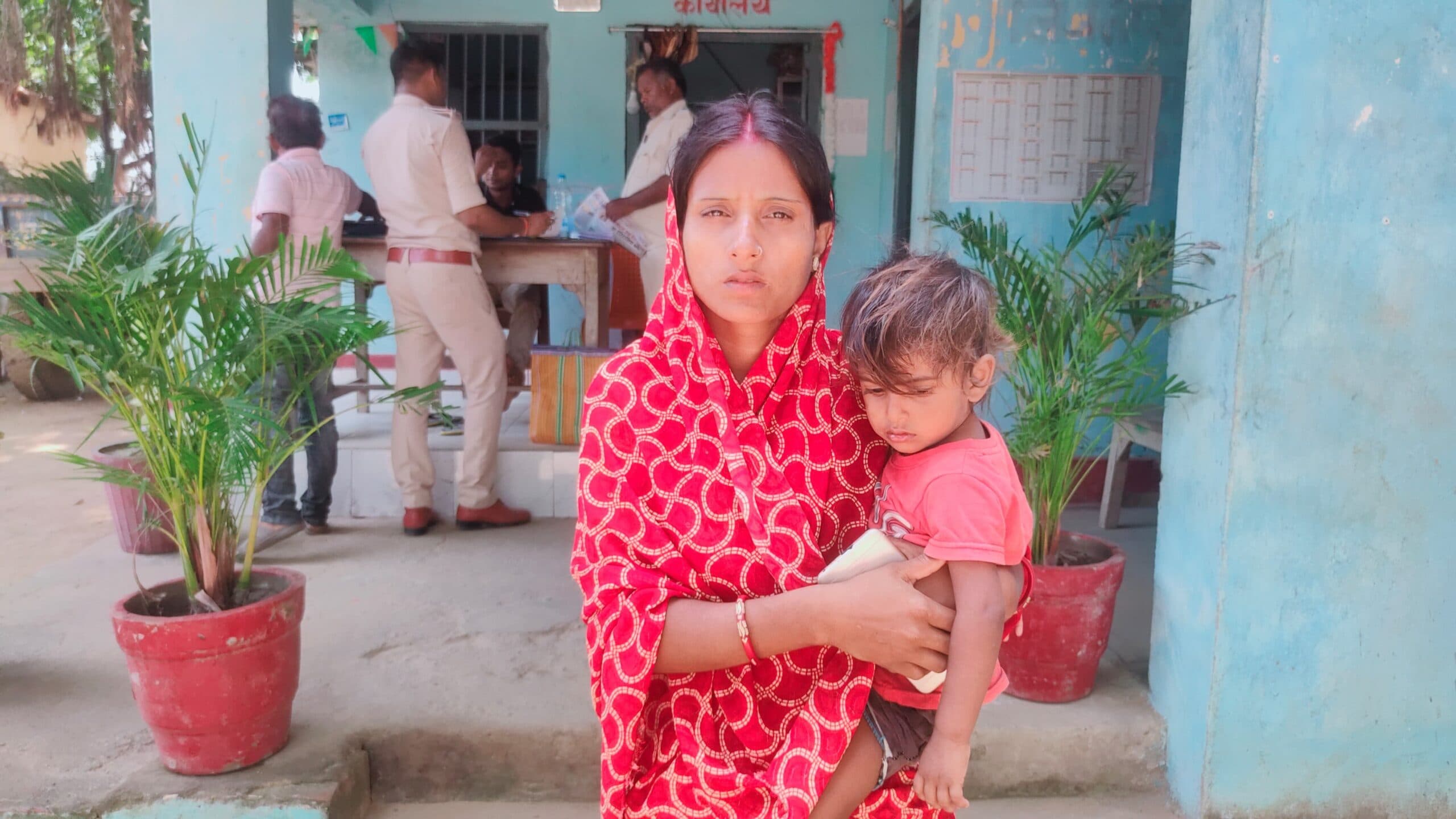 शंभुगंज में शराबी पति से तंग महिला पहुंची थाना