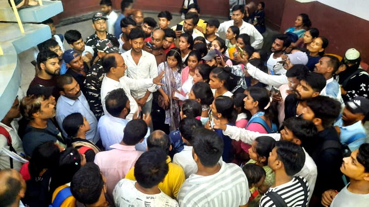कन्या उत्थान योजना: पोर्टल पर नाम न होने से छात्राएं परेशान, डीएसडब्ल्यू कार्यालय में हंगामा