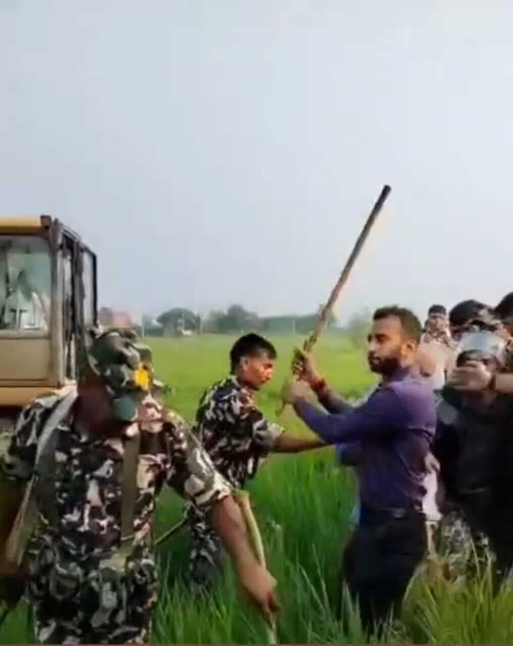 kaimur News : किसानों के विरोध के बीच पुलिस के बल पर तीन किलोमीटर एक्सप्रेसवे का हुआ काम