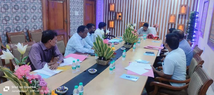 Jamshedpur News : कृषि सचिव अबु बकर सिद्दीकी पी जमशेदपुर पहुंचे, विभागीय कार्यों की समीक्षा की