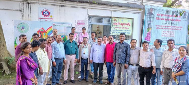 Jamshedpur News : कुष्ठ विभाग के कर्मचारी विनोद कुमार को दी गयी विदाई