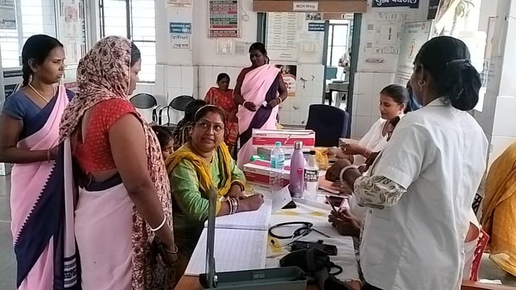 सूर्यगढ़ा में 142 तथा घोसैठ में 63 गर्भवती महिलाओं की प्रसव पूर्व की जांच
