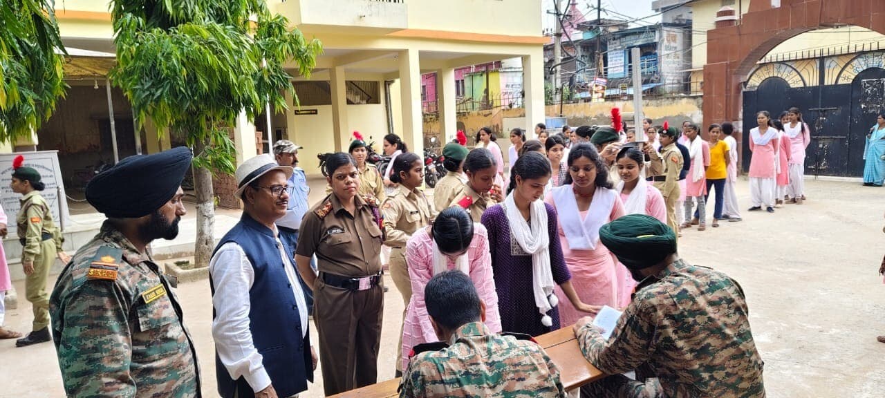 एनसीसी इकाई 5 बिहार बटालियन ने चलाया नामांकन कार्य