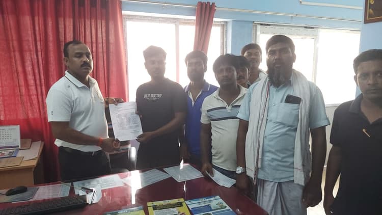 बंगाल से पाकुड़ आने वाले टोटो चालकों पर रोक लगाने की मांग