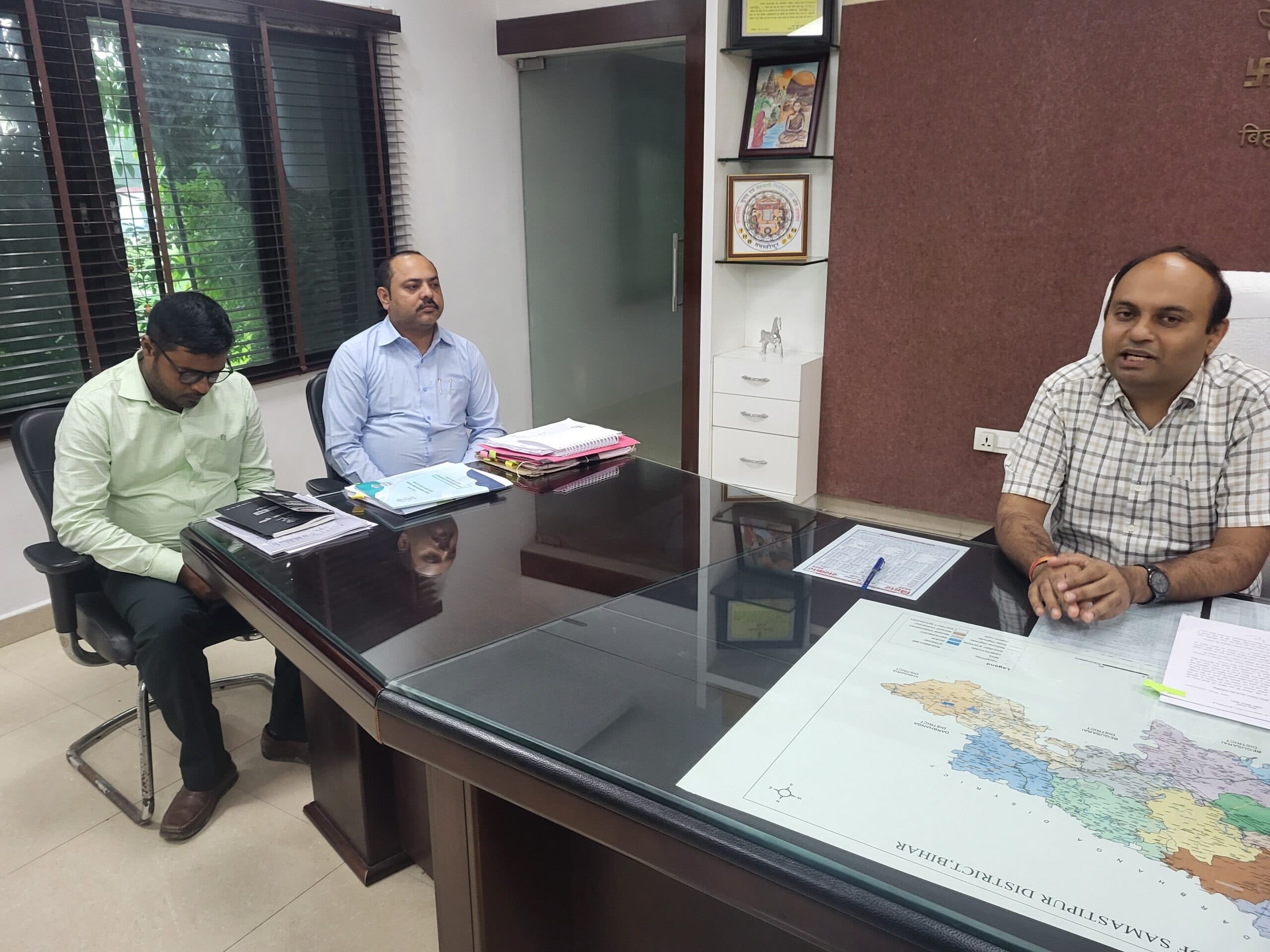 Samastipur News:मुख्यमंत्री महिला रोजगार योजना का लाभ लेने के लिये कोई शुल्क नहीं लगता : डीएम