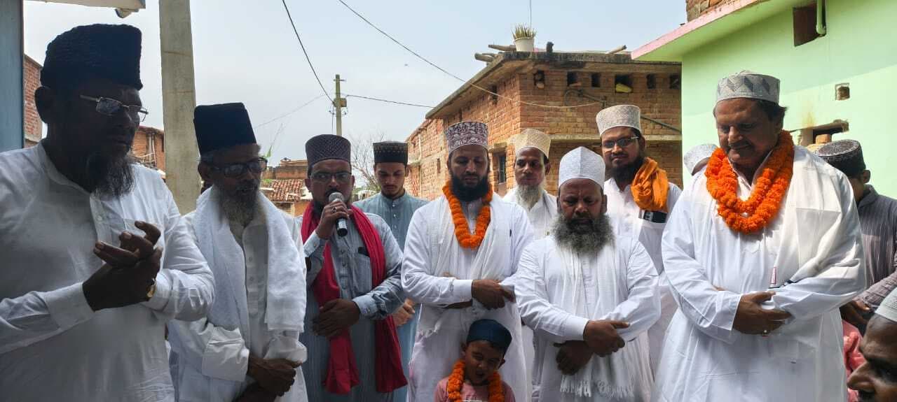 उमरा करने के लिए एक ही परिवार के पांच लोग हुए रवाना