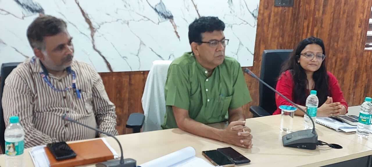 आशा की बहाली को लेकर मुखिया के साथ डीडीसी ने की बैठक