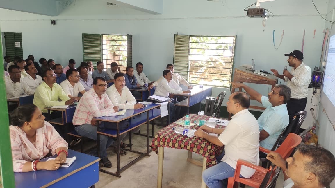 छात्रवृत्ति, पोशाक, साइकिल से संबंधित प्रतिवेदन जमा करायें : बीइइओ