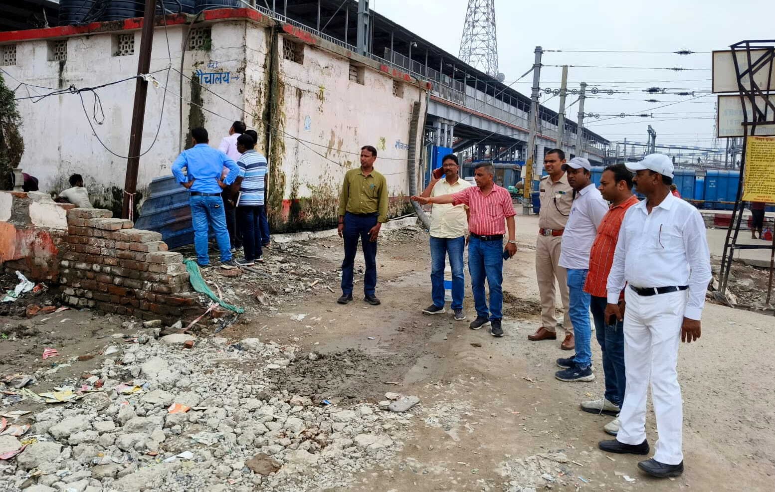 व्यवस्था सुधार रहे, कहीं खामी पर न पड़ जाए ””बड़े साहब”” की नजर