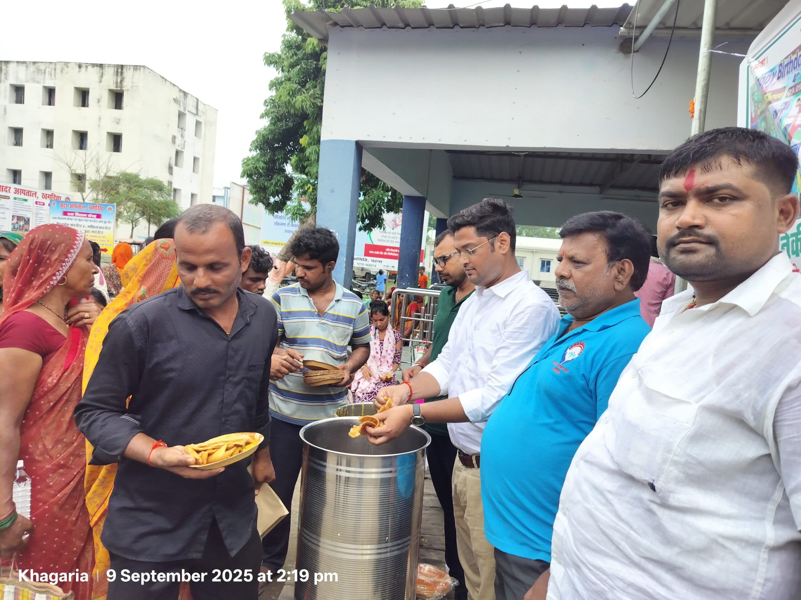 सदर अस्पताल में सैकड़ों मरीजों को खिलाया गया भोजन