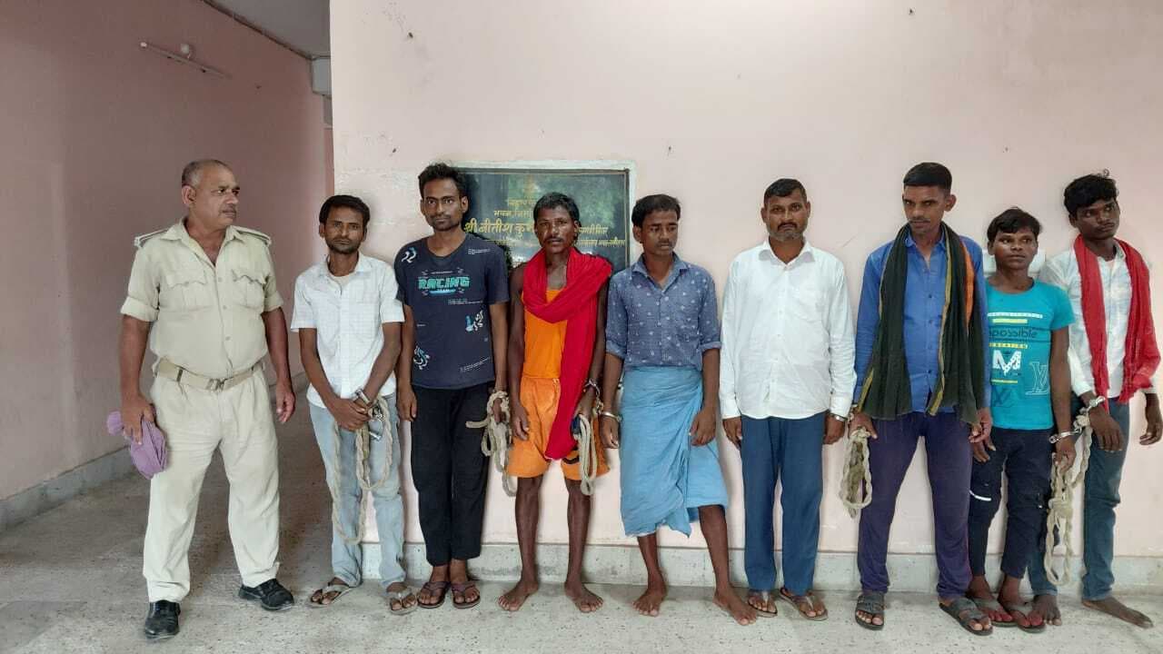 अलग-अलग जगहों से आठ शराबी गिरफ्तार