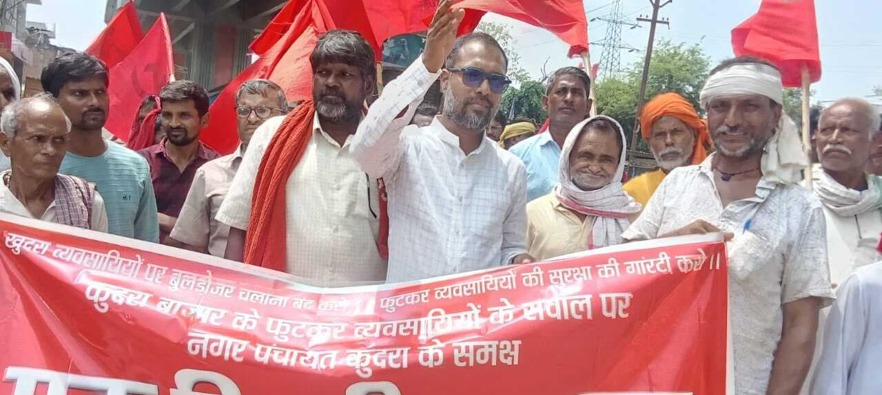गरीबी मिटाने के बजाये गरीबों को ही मिटाने का काम कर रही सरकार