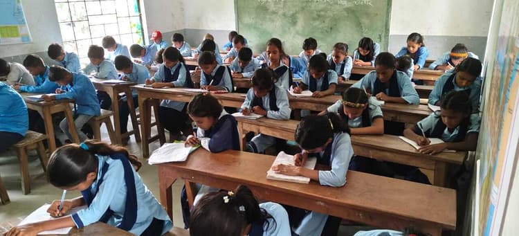 सरकारी प्रारंभिक स्कूलों में अर्द्धवार्षिक मूल्यांकन परीक्षा शुरू