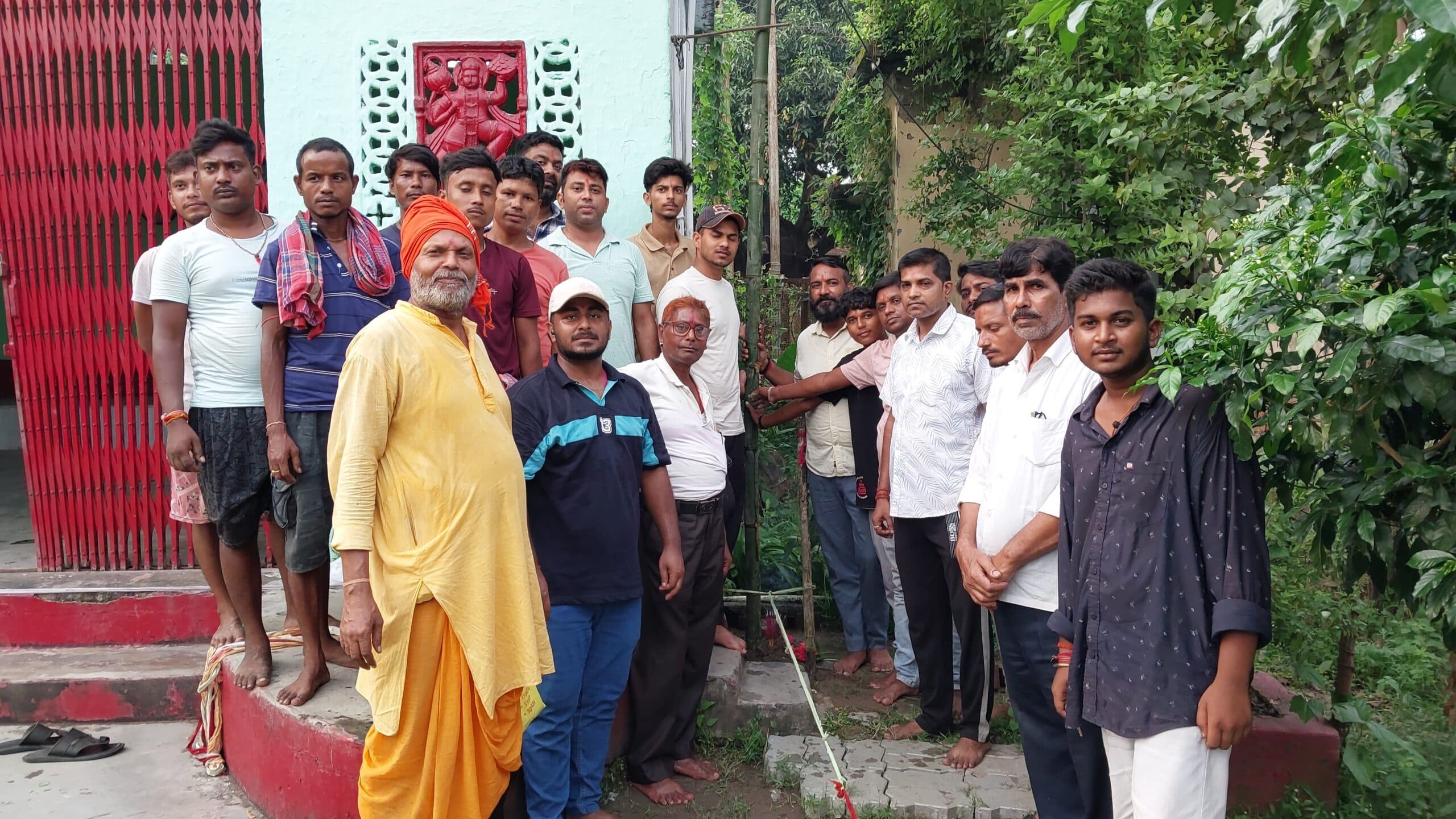 पंडाल निर्माण को लेकर भूमि पूजन किया