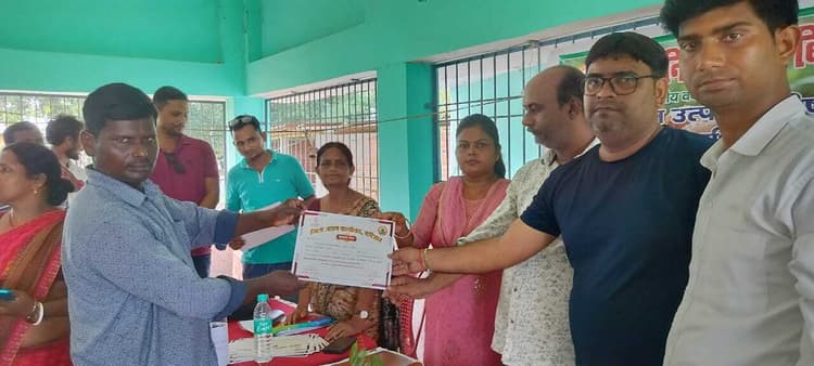 प्रशिक्षण में किसानों को सिखाया गया मशरूम उत्पादन की आधुनिक तकनीक