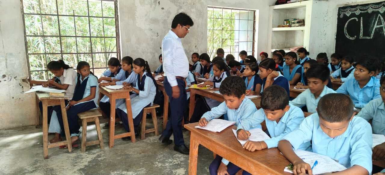 अर्धवार्षिक परीक्षा शांतिपूर्ण माहौल में शुरू