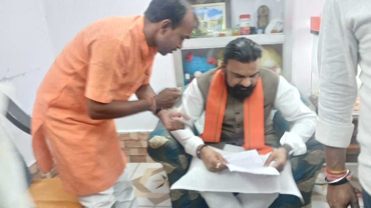 महेशखूंट के विकास को लेकर भाजपा नेता ने 11 सूत्री मांग पत्र उपमुख्यमंत्री को सौंपा