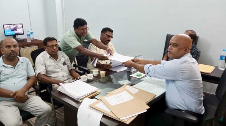 East Singhbhum News : राजनीतिक दल मतदाता सूची दुरुस्त करने के लिए दावा व आपत्ति प्रपत्र भरें