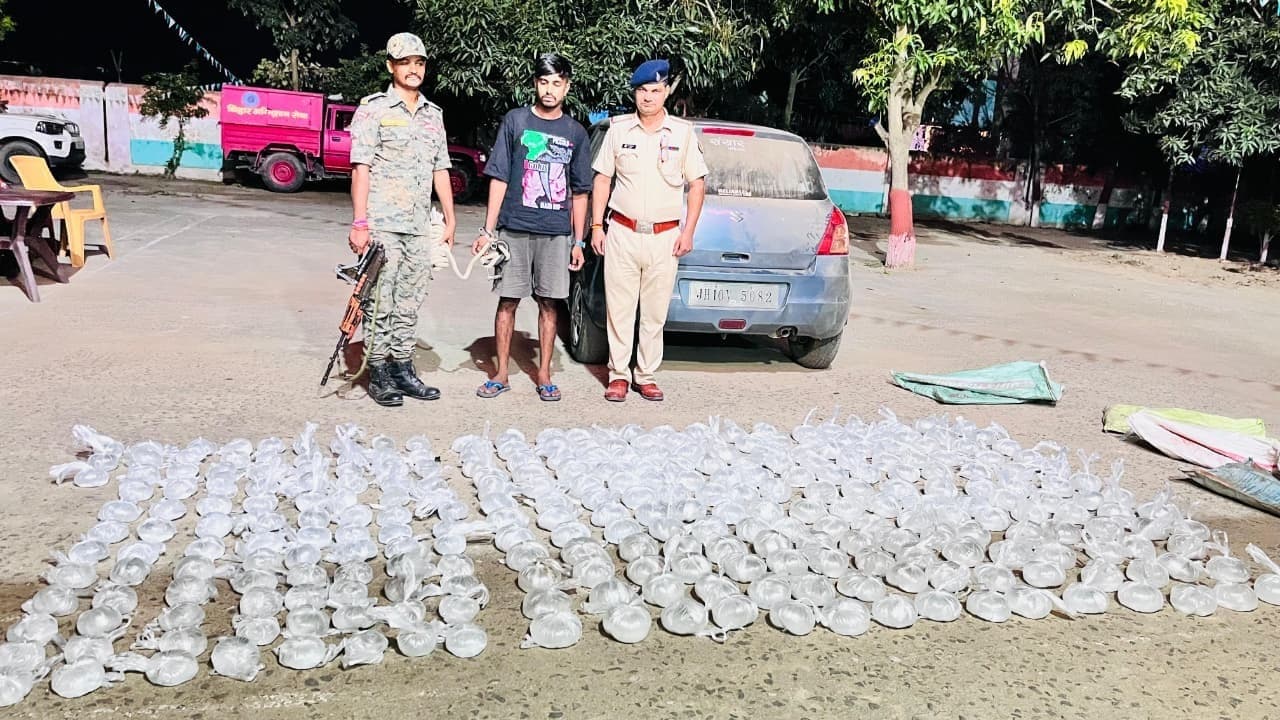 कार से 138 लीटर शराब बरामद, तस्कर गिरफ्तार