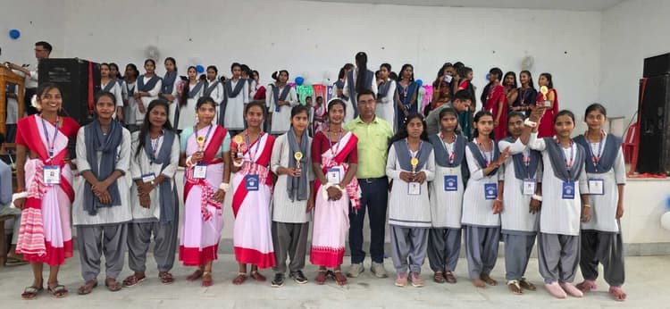 Giridih news: घाघरा इंटर साइंस कॉलेज में करम महोत्सव का आयोजन