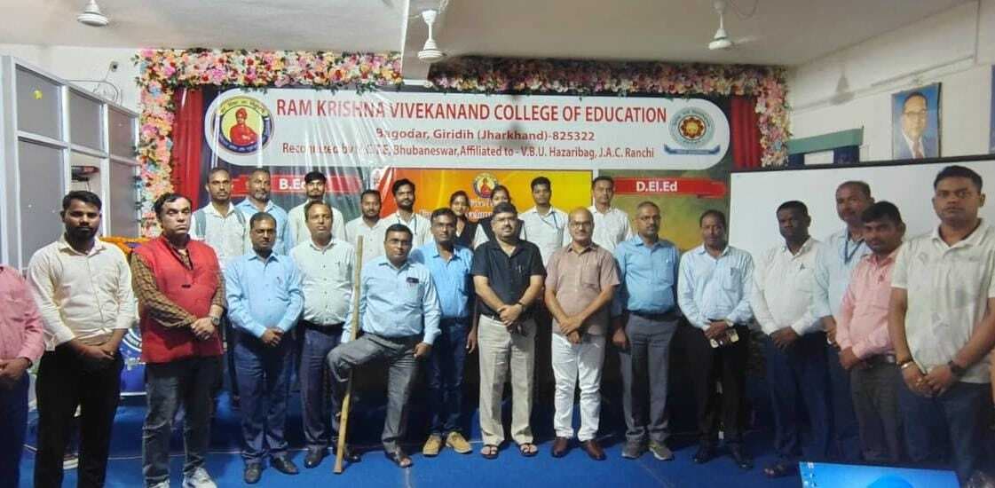 Giridih news: आर्टिफिशियल इंटेलिजेंस के सदुपयोग के बारे में छात्राओं को दी गयी जानकारी