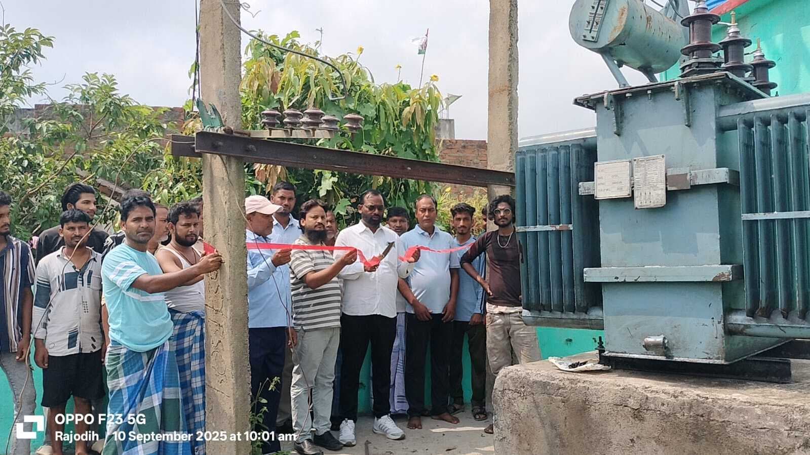 Giridih news: बीस सूत्री प्रखंड अध्यक्ष ने किया ट्रांसफॉर्मर का लोकार्पण