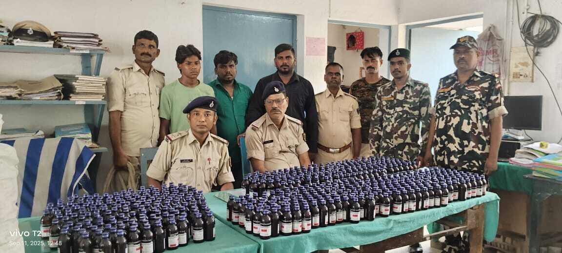 भारी मात्रा में प्रतिबंधित कफ सिरप के साथ तीन तस्कर गिरफ्तार