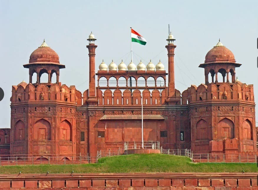 लाल किले में विराजमान होंगी मां दुर्गा, 10 लाख की लागत से तैयार हो रहा पंडाल