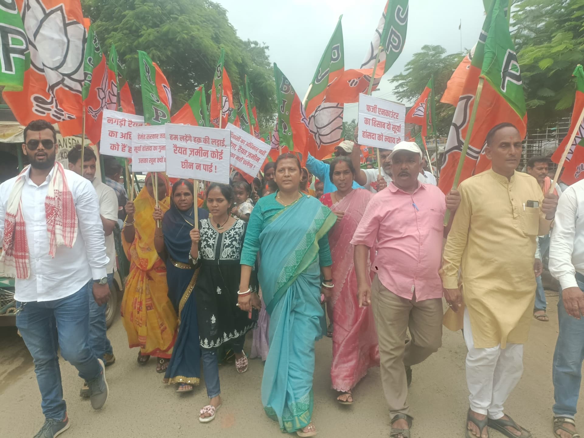 Giridih News :हेमंत सरकार कमजोर लोगों की जमीन हड़प रही है: विधायक